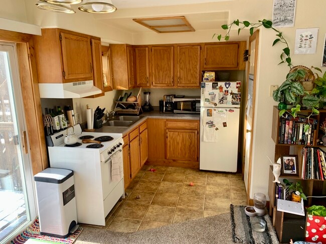 Photo - 1023 E Madison St