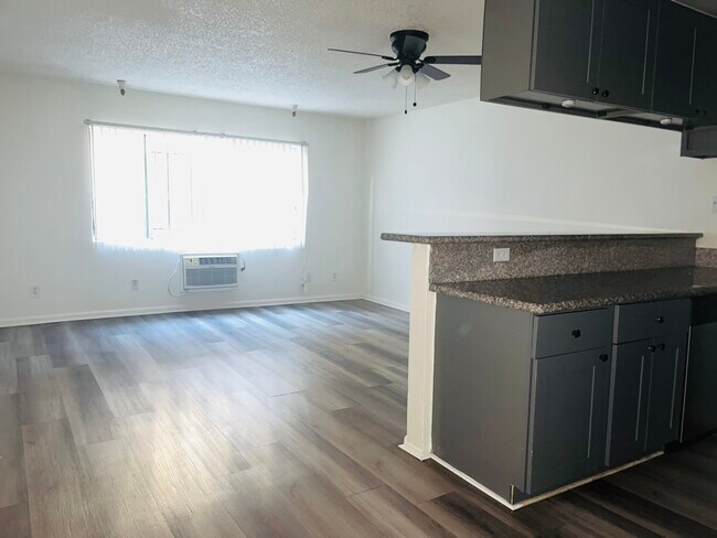 Photo - 943 Elden Ave Unidad 206