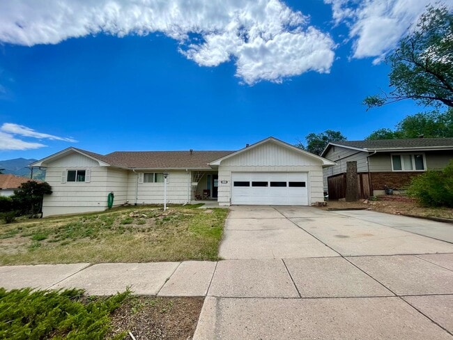 Building Photo - Furnished 3 bedroom/2bath close to Garden ... Rental