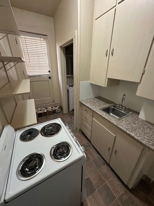 Photo - (488) 15th Street Apartments - 1 Bedroom / 1 Bathroom Unit 426-4