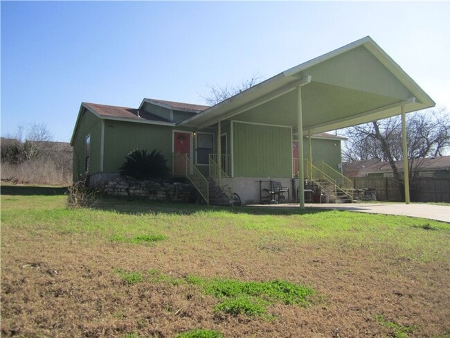 Building Photo - 2213 Yellow Jacket Ln Unit B