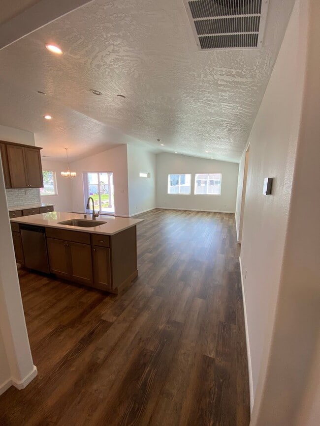 Photo - Stunning 3 Bed 2 Bath Rancher in Spokane V...
