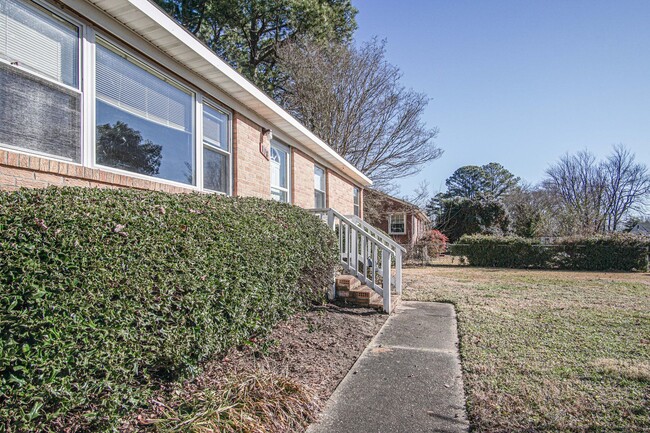 Photo - Williamsburg VA 3BR Rental – Updated Home with Granite Kitchen, Bonus Room & Fenced Backyard