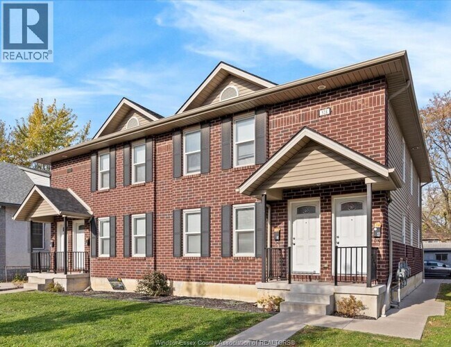 Photo - 528 Chippawa St