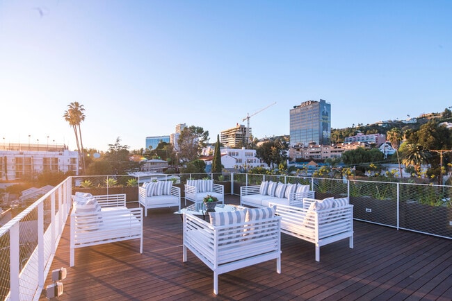 Photo - 935 N San Vicente Blvd Unit 6