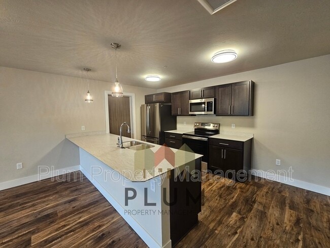 430 Minnesota Ave Unit #302