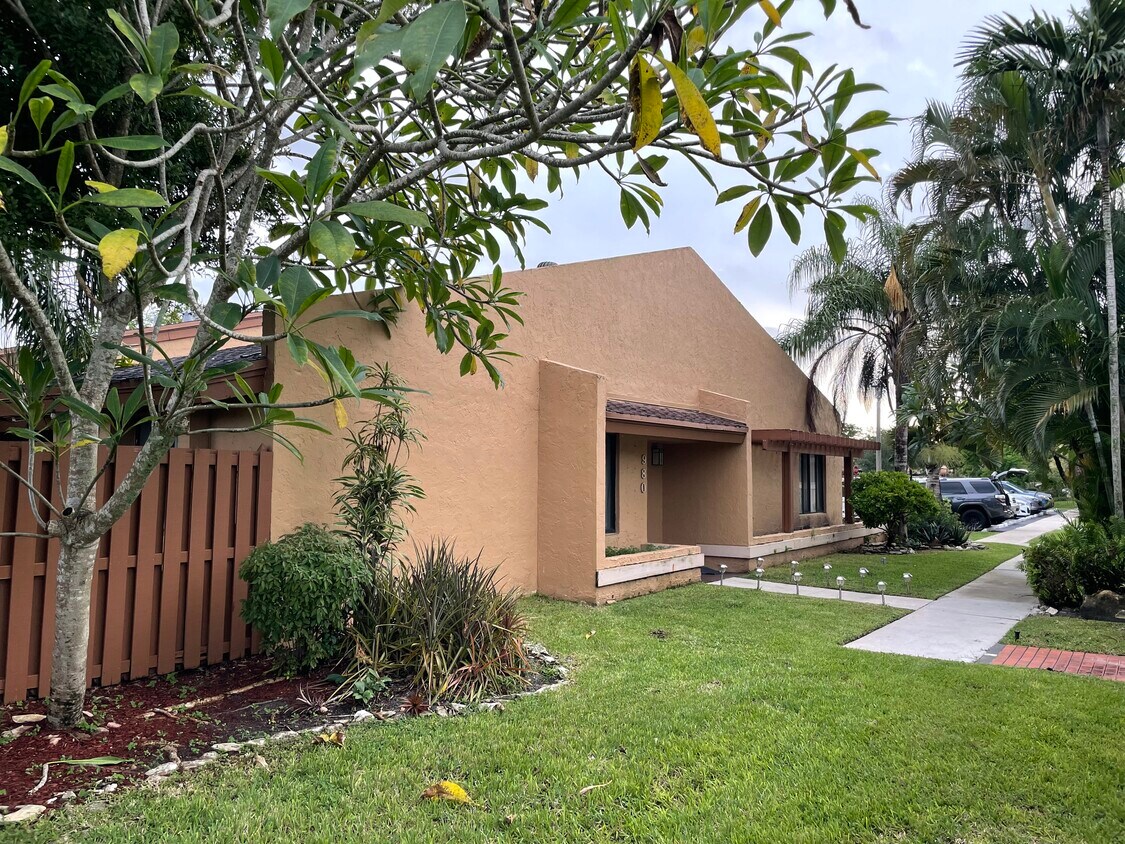 Photo - 980 NW 79th Ter (Plantation, FL)