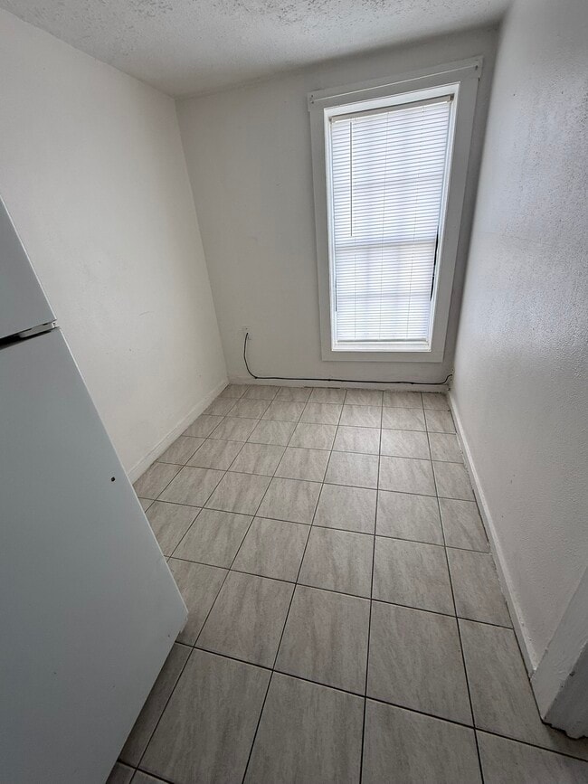 Dining area off of kitchen - 1131 5th St SW Unit 5 Upstairs