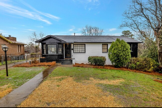 Renovated Home Nestled in Quiet Neighborhood - Renovated Home Nestled in Quiet Neighborhood