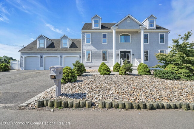 Photo - 1103 Laurel Blvd