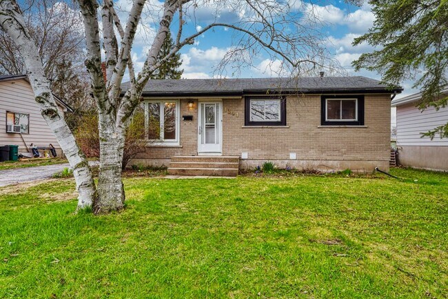 Photo - 2 Bed / 1 Bath – Modern Basement Unit – AL... Unit 2