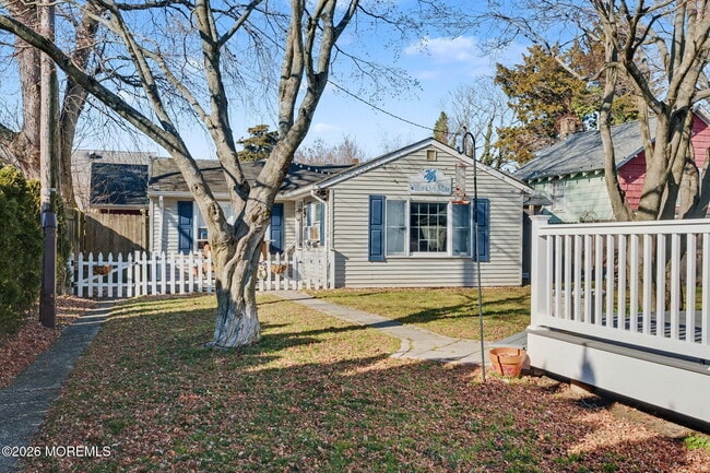 Photo - 1121 Bay Ave