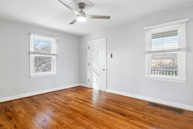 Photo - 2 Bed / 1 Bath Bungalow. Dog Friendly. Fenced Yard.