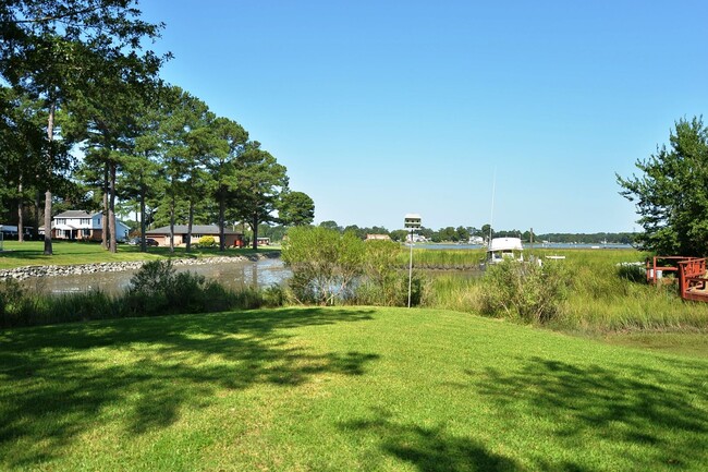 STUNNING 3 BEDROOM RANCH WATERFRONT HOME O... - STUNNING 3 BEDROOM RANCH WATERFRONT HOME O...