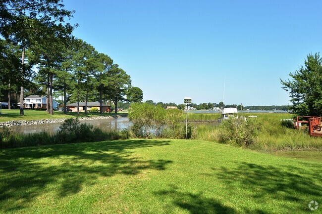 Building Photo - STUNNING 3 BEDROOM RANCH WATERFRONT HOME O...