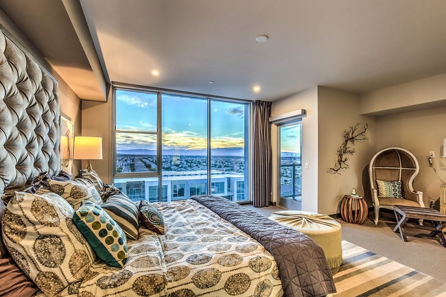 Building Photo - Vantage