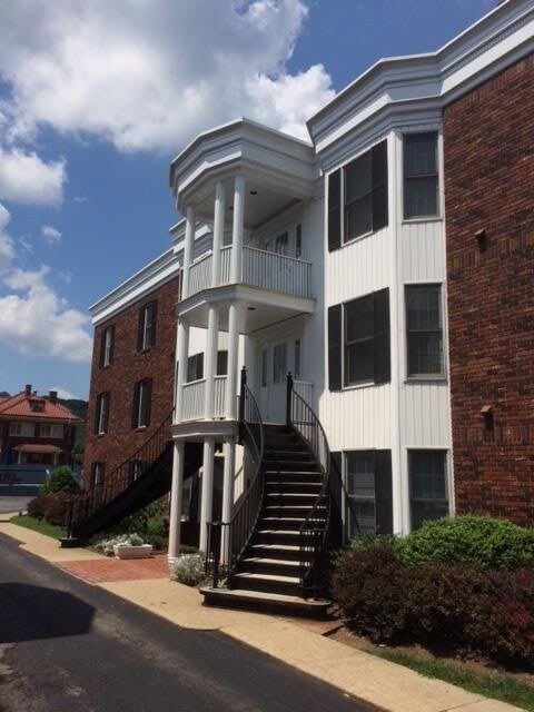 Photo - 1621 Virginia St E