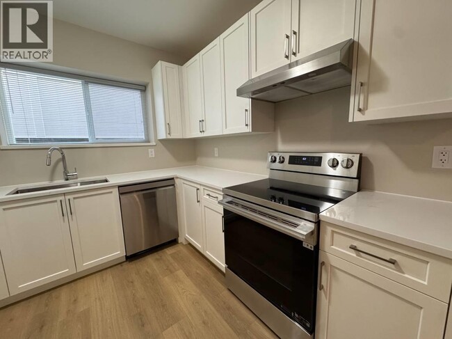 Photo - 21292-21123 123 Ave