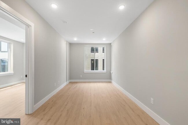 Building Photo - 1144 Frankford Ave Unit 203