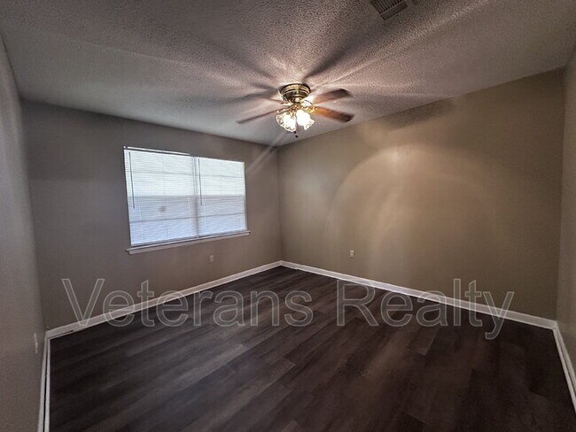 Photo - 101 S Kern Dr