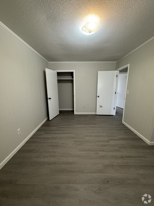 Building Photo - 144 Nottingham Dr Unit 2 Rental