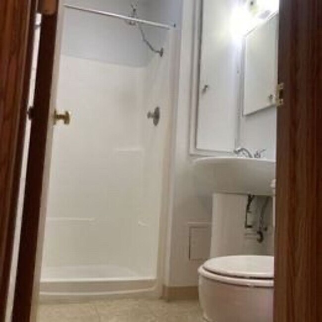 Zeisler St Apartments