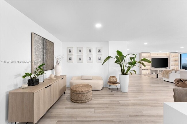 Building Photo - 2401 Collins Ave Unit 1510/1511 Rental
