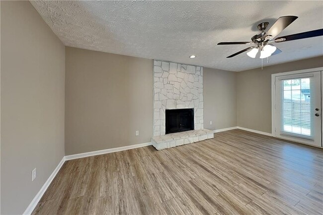 Photo - 40 Briar Gate Ln