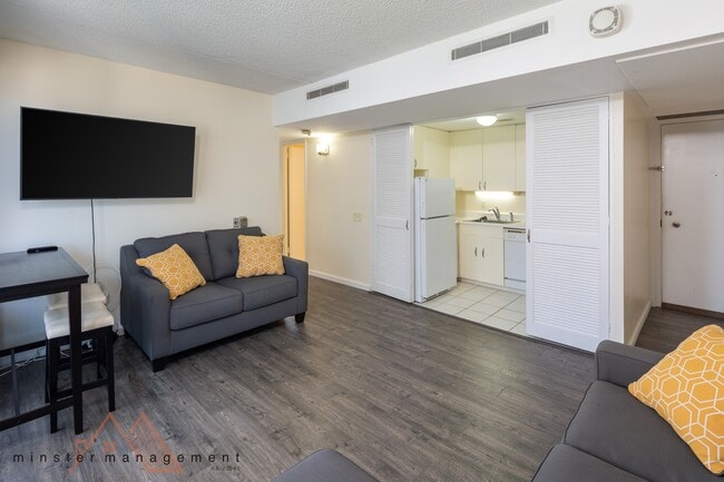 Photo - 225 Queen St