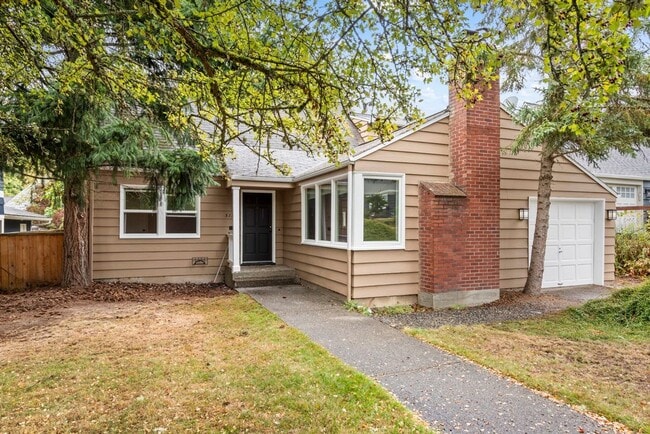 Building Photo - Nice 4-bed, 2-bath single-family home near...