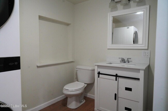 Photo - 21 Van Heusen St Unit 2