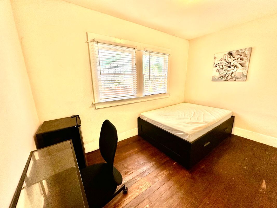 Photo - 1433 W 24th St Unidad B