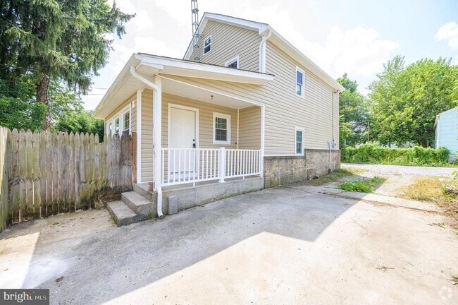 Building Photo - 623 1/2 Virginia Ave Rental