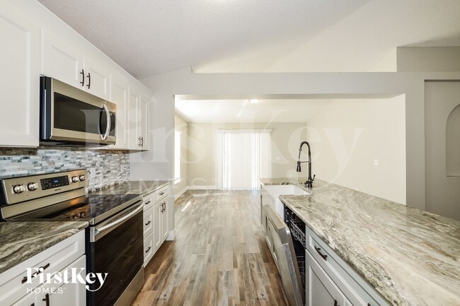 Photo - 637 Sunway Ln