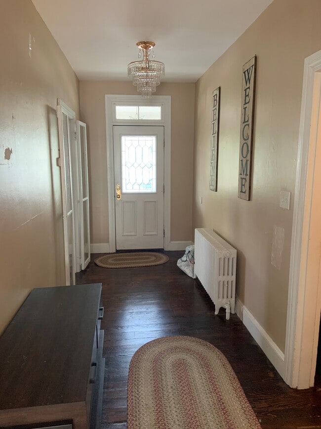 entry way - 401 S Washington St
