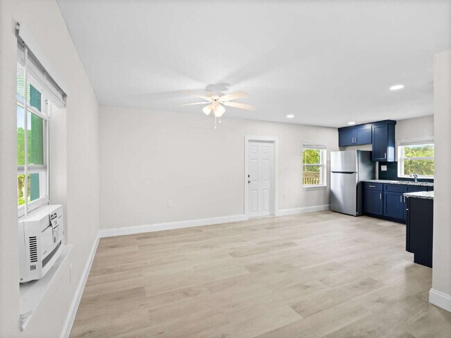 Photo - Beachside living! Unit 6