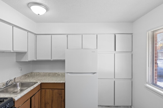 Photo - 922 Holmes Apartments