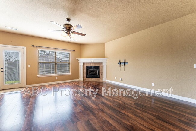 Photo - 126 S Angus Ln