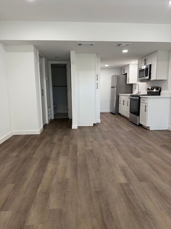 Building Photo - Remodeled Private San Pedro Square Studio Rental