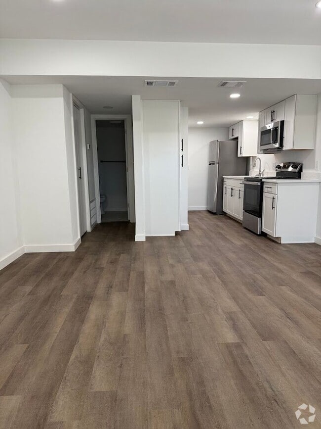 Building Photo - Remodeled Private San Pedro Square Studio Rental