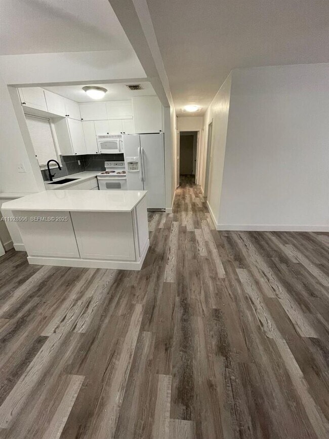 Building Photo - 10245 SW 37th Terrace