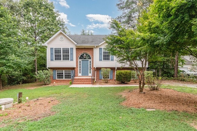 Building Photo - Remodeled 3-Bed in Lake Land’Or – Pond Vie... Rental