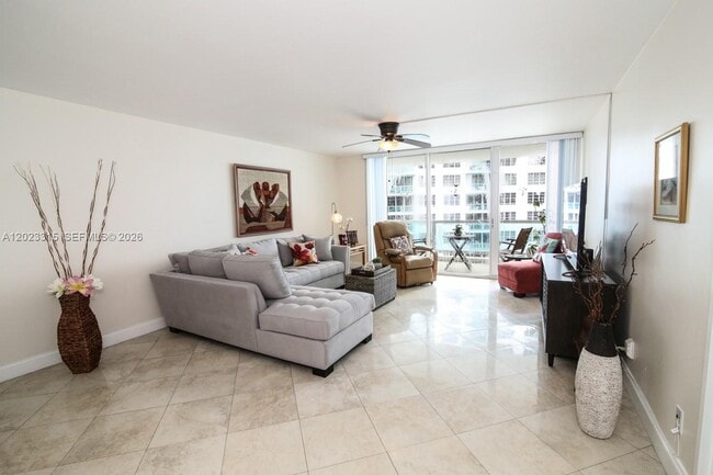 Photo - 5151 Collins Ave Unit 827