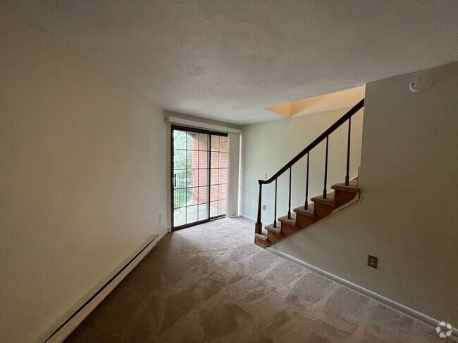 Building Photo - Multi Level One Bedroom Condo Near Blue Ba... Unit # 135