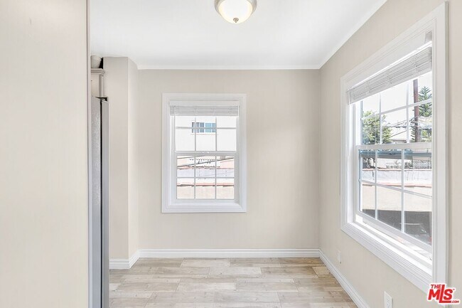 8613 1/4 W Olympic Blvd
