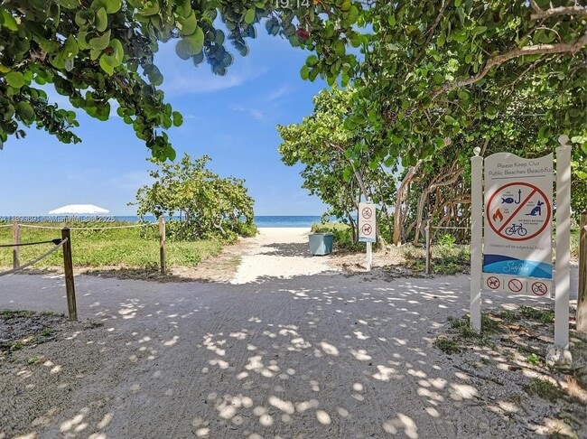 Building Photo - 9195 Collins Ave Unit 809
