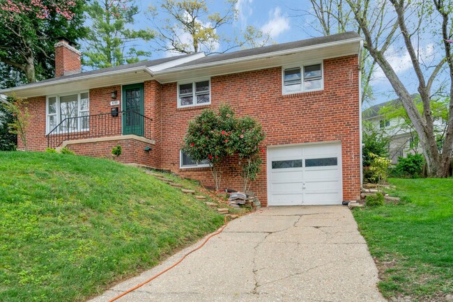 3 BD 3 BA Mid-century Ranch in Arlington - 3 BD 3 BA Mid-century Ranch in Arlington Casa