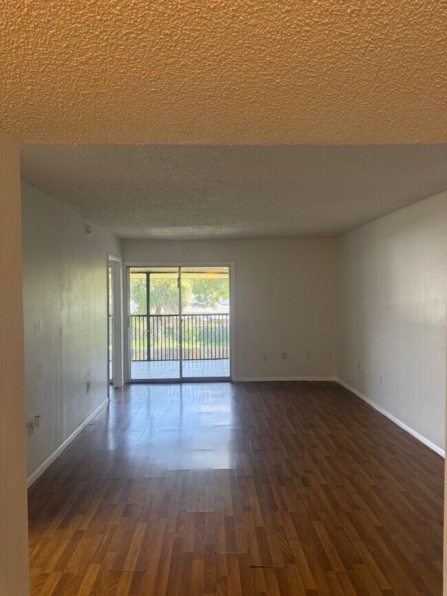 Photo - 861 Sky Lake Cir