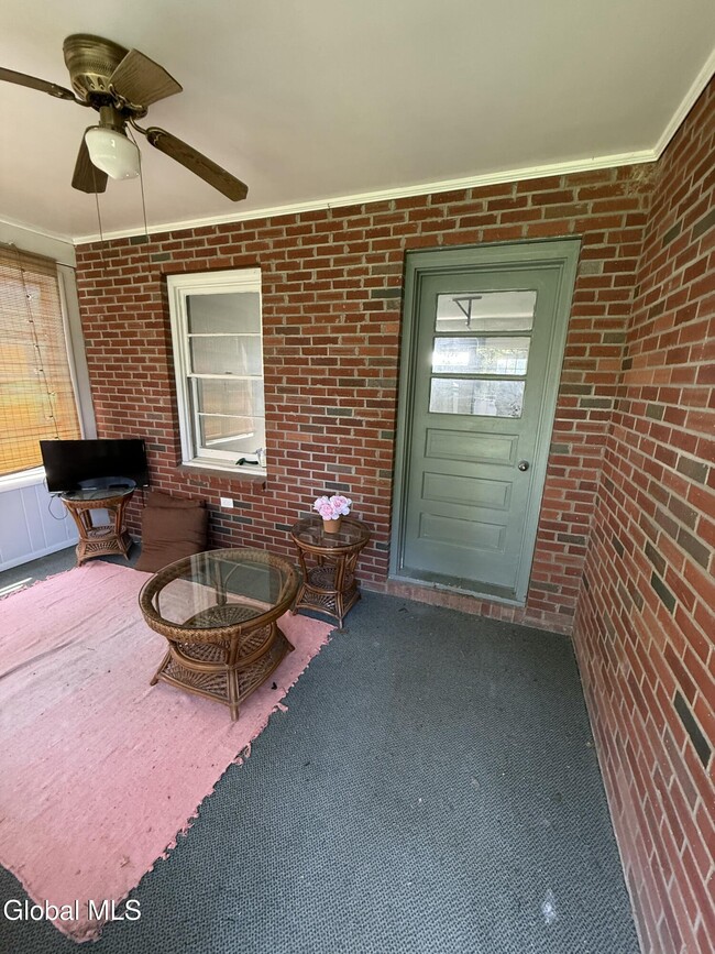Photo - 143 Schuurman Rd