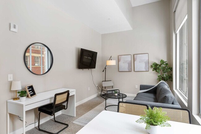 Photo - 205 W 4th St Unidad ID1465696P